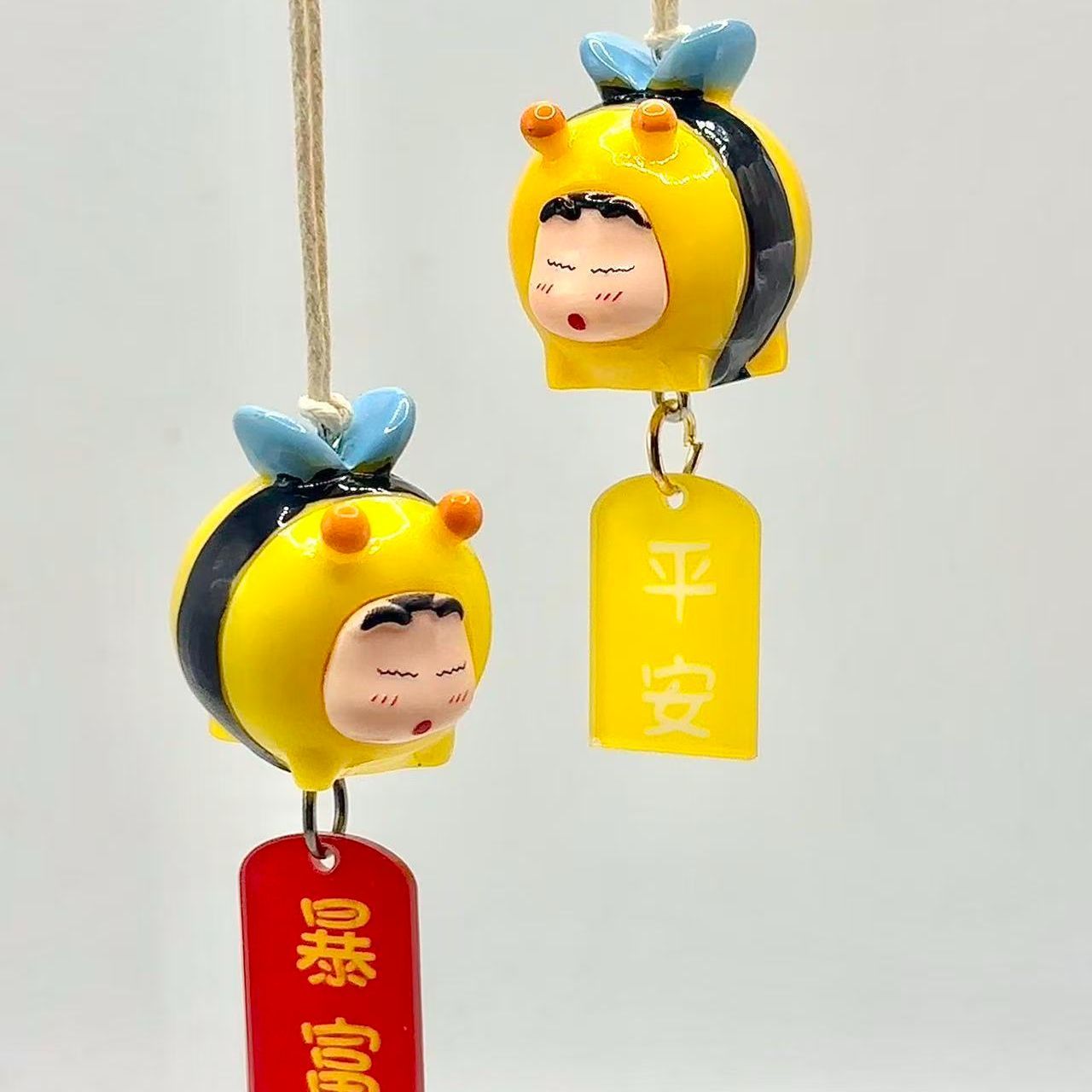 Crayon Shin-chan Bee Cosplay F - огляд і ціна Car Mirror